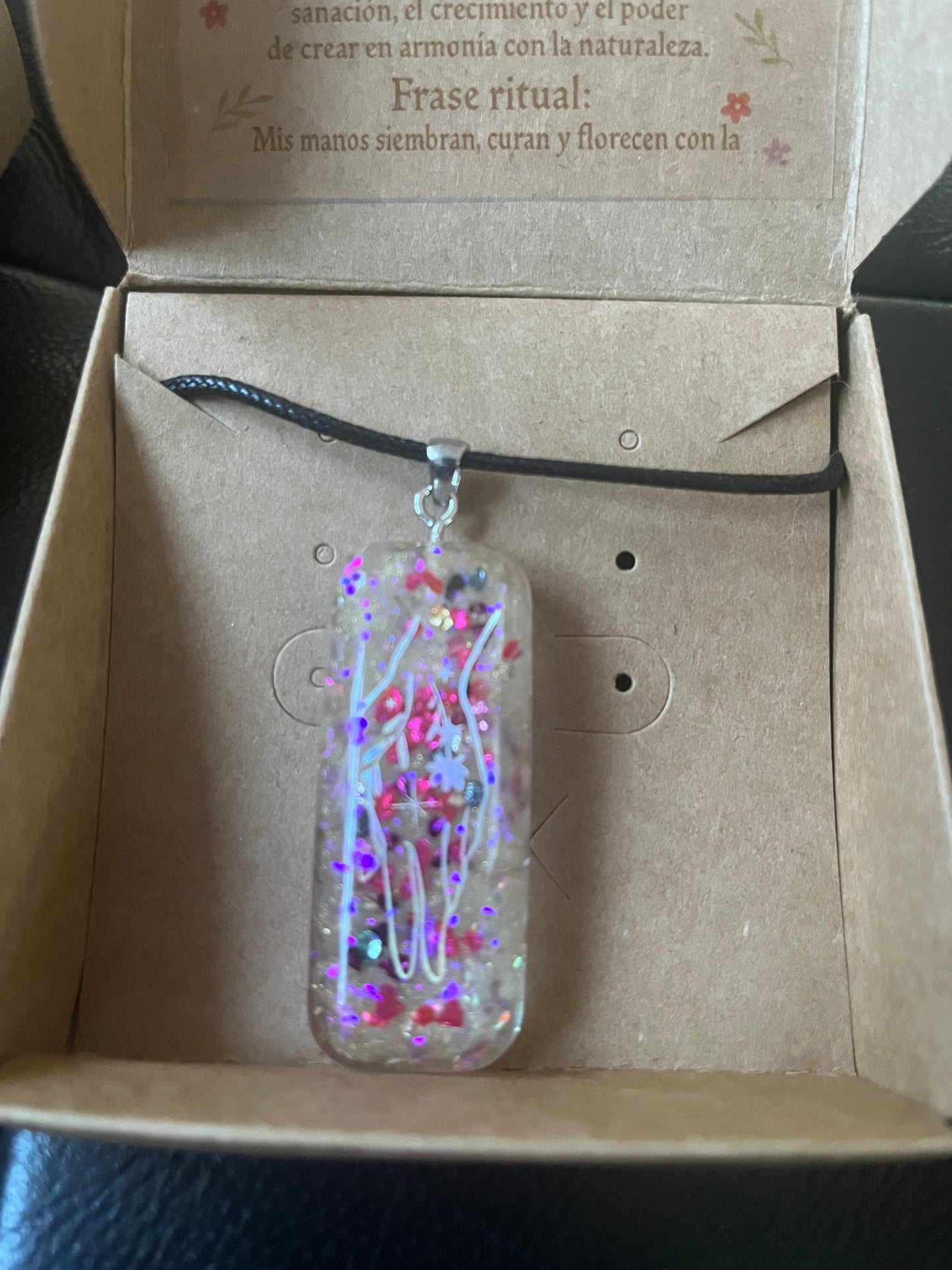 Collar Mano botánica