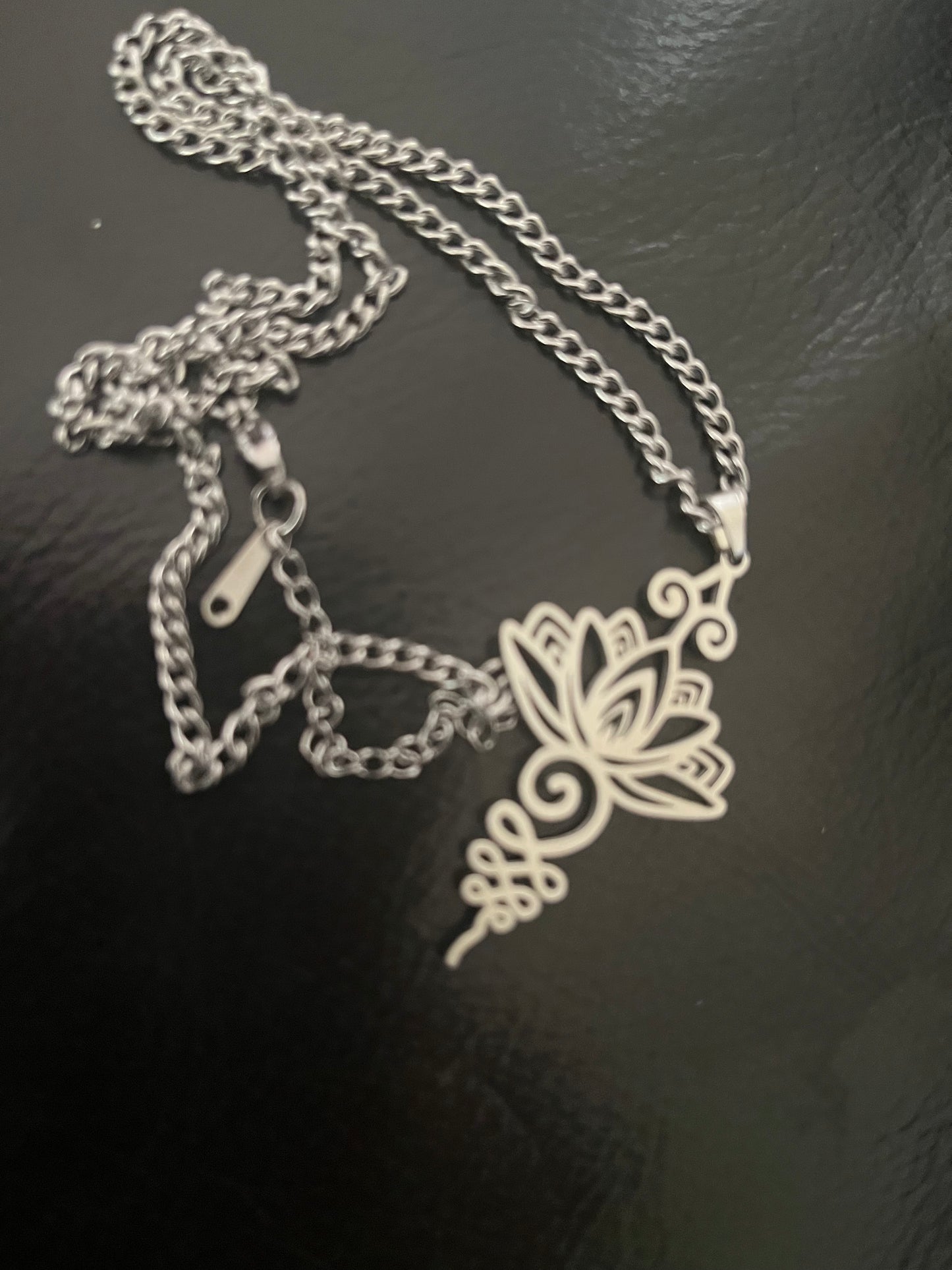 Collar loto con unalome