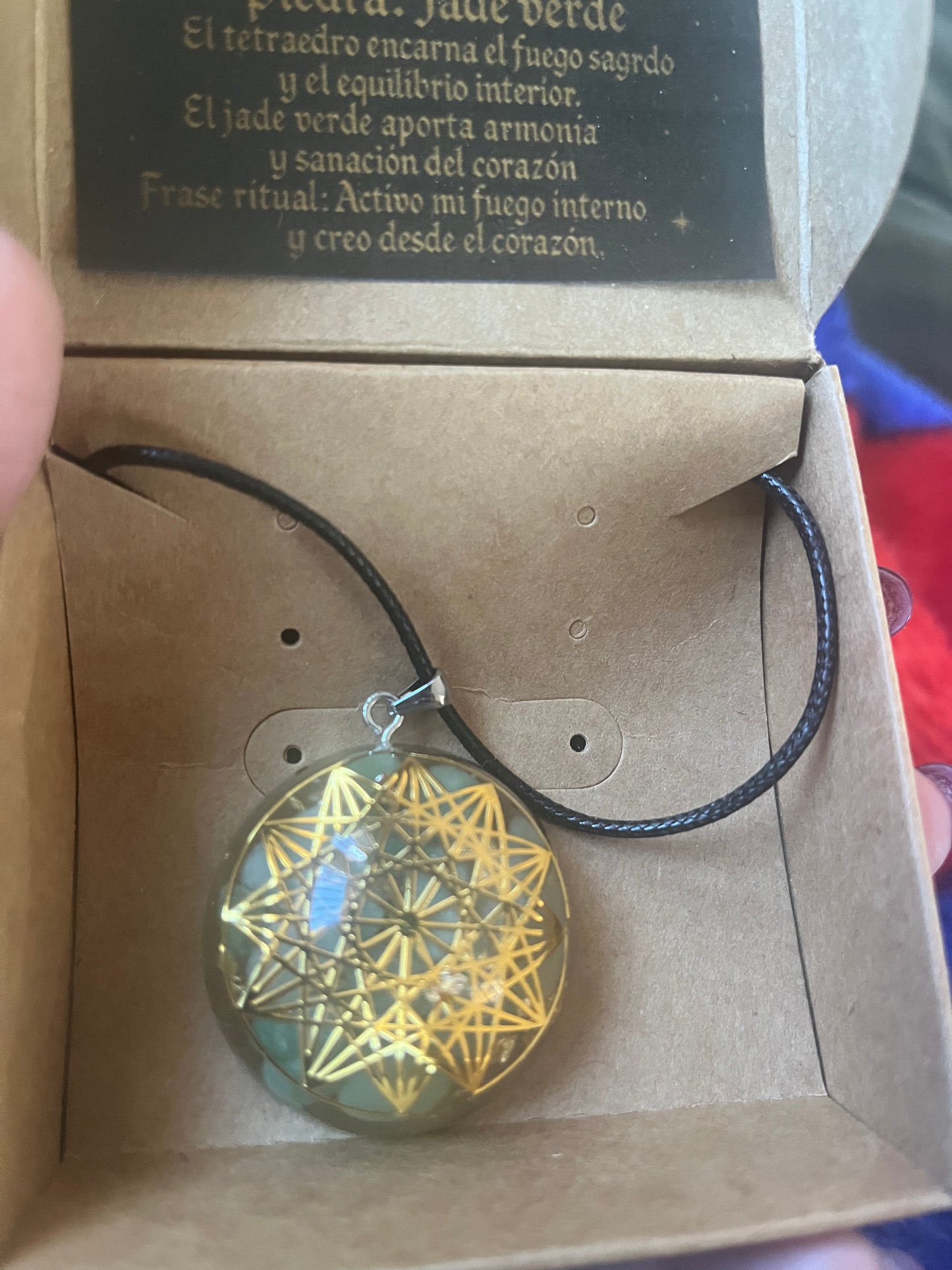 Collar Tetraedro -Jade verde